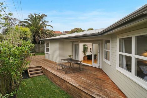 Photo of property in 1/332 East Coast Road, Sunnynook, Auckland, 0632