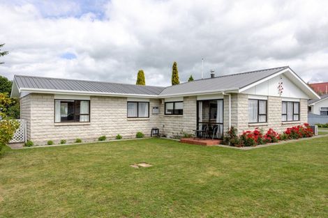 Photo of property in 44 Allardice Street, Dannevirke, 4930