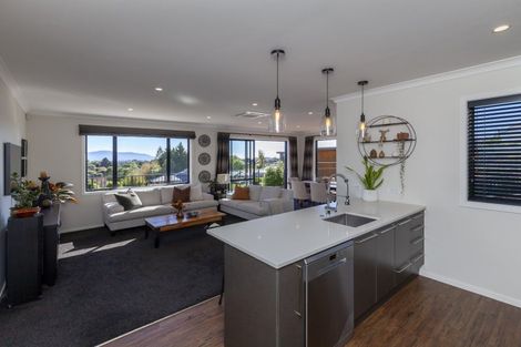 Photo of property in 3 Hihi Place, Waikanae, 5036