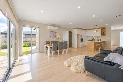 Photo of property in 3 Konoba Avenue, Kumeu, 0810