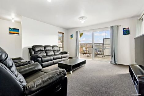 Photo of property in 2/39 Sungrove Rise, Sunnyvale, Auckland, 0612