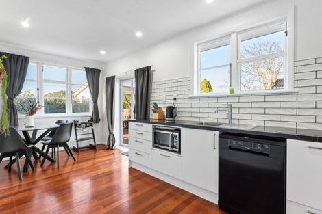 Photo of property in 21 Hadfield Crescent, College Estate, Whanganui, 4500