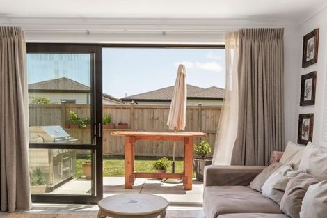 Photo of property in 11 Survila Street, Takanini, 2110