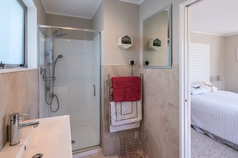 Photo of property in 6 Hicks Crescent, Waikanae Beach, Waikanae, 5036