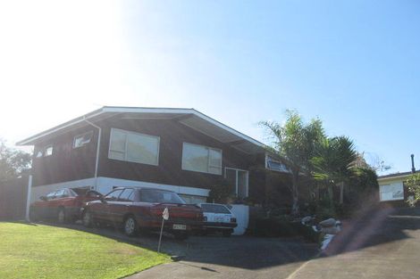 Photo of property in 26 Pickwick Parade, Mellons Bay, Auckland, 2014