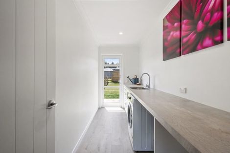 Photo of property in 10 Karaka Place, Kinloch, Taupo, 3377