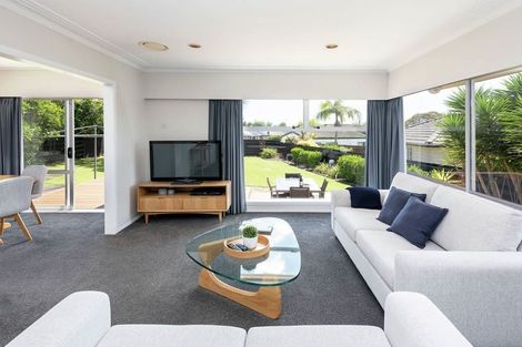 Photo of property in 11 Towra Place, Botany Downs, Auckland, 2010