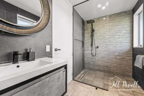 Photo of property in 10 View Street, Maungaturoto, 0520