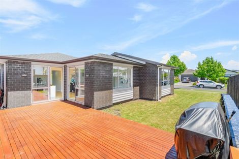 Photo of property in 6 Coote Way, Kumeu, 0810