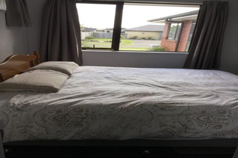 Photo of property in 12 O'farrell Drive, One Tree Point, 0118