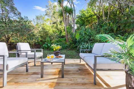 Photo of property in 2/9a De Val Drive, Titirangi, Auckland, 0604