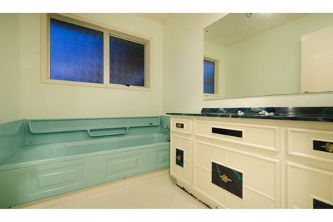 Photo of property in 4 Mcentee Road, Waitakere, Auckland, 0816