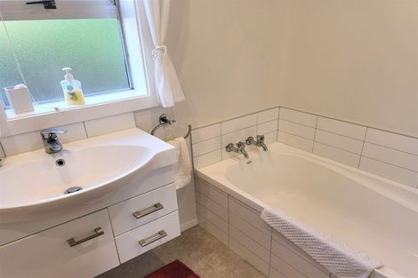 Photo of property in 90 Eden Street, Island Bay, Wellington, 6023