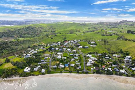Photo of property in 23 Oxford Street, Whakapirau, 0583