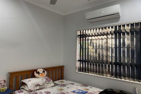 Photo of property in 15a Kiernan Place, Kelston, Auckland, 0602