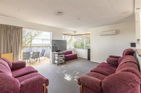 Photo of property in 16 Perrin Place, Kelvin Grove, Palmerston North, 4414