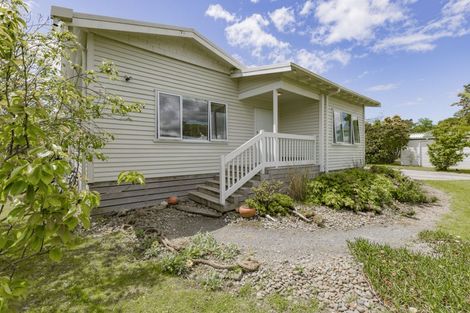 Photo of property in 9 Banks Road, Kawakawa Bay, Papakura, 2585