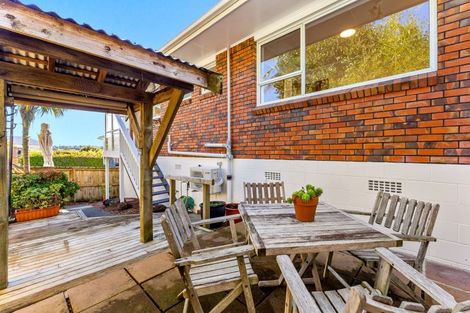 Photo of property in 2/63 Ocean View Road, Hillcrest, Auckland, 0627