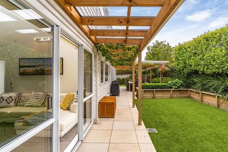 Photo of property in 2/54 Norwood Road, Bayswater, Auckland, 0622