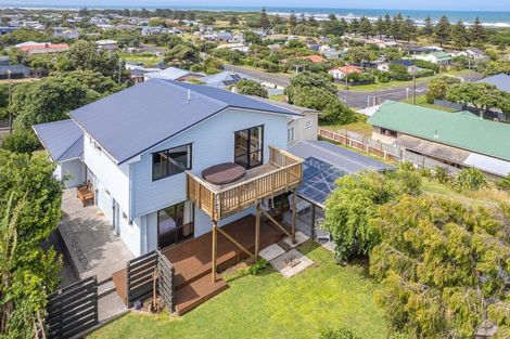 Photo of property in 9a Karewa Street, Castlecliff, Whanganui, 4501