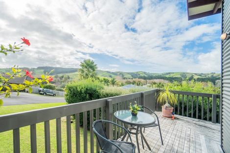 Photo of property in 7 Empressa Heights, Helensville, 0800