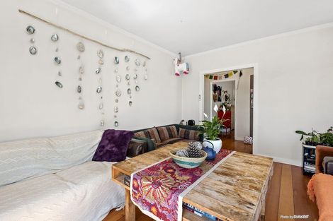 Photo of property in 302 Queens Drive, Lyall Bay, Wellington, 6022