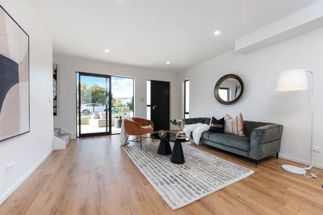 Photo of property in 2/85 Royal View Road, Te Atatu South, Auckland, 0610