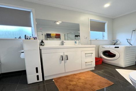 Photo of property in 2 Agincourt Street, Glenfield, Auckland, 0629