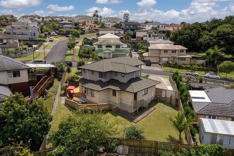 Photo of property in 6 Fairchild Avenue, Goodwood Heights, Auckland, 2105