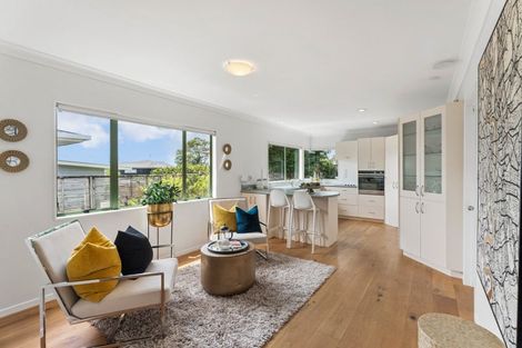 Photo of property in 9a Bradbury Road, Botany Downs, Auckland, 2010