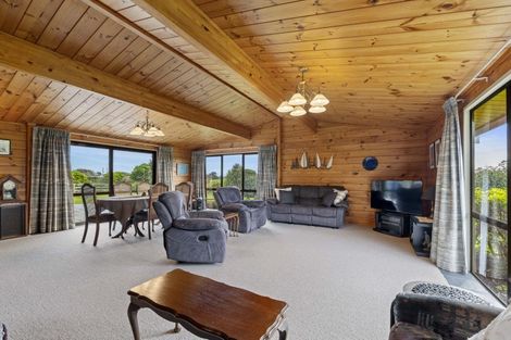 Photo of property in 6 Byron Place, Whalers Gate, New Plymouth, 4310