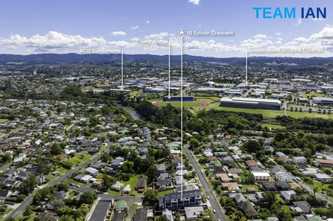 Photo of property in 8/18 Sylvan Crescent, Te Atatu South, Auckland, 0610
