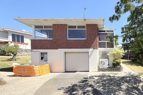 Photo of property in 61 Kirby Street, Glendene, Auckland, 0602