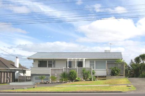 Photo of property in 2/294 East Coast Road, Forrest Hill, Auckland, 0620