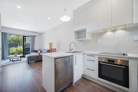 Photo of property in 29 Morihana Close, Glen Eden, 0602