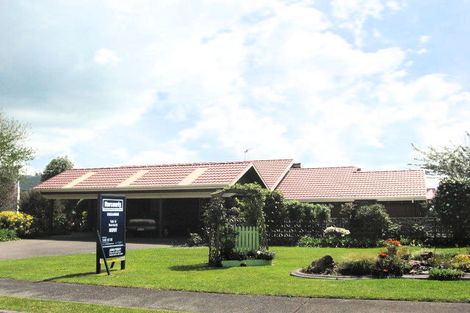 Photo of property in 11 Rika Place, Kawaha Point, Rotorua, 3010