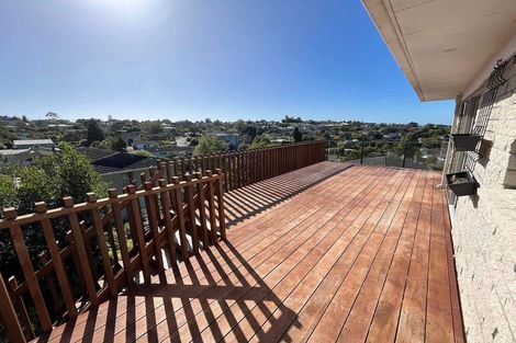 Photo of property in 1/48 Ravenwood Drive, Forrest Hill, Auckland, 0620