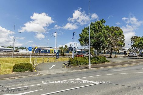 Photo of property in 35 Torino Street, Point England, Auckland, 1072
