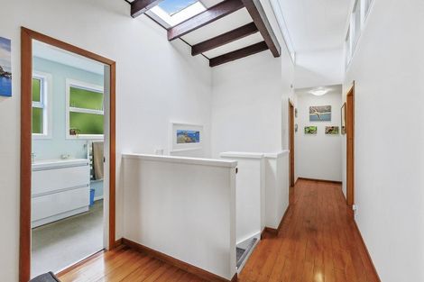 Photo of property in 22 Kingston Heights Road, Kingston, Wellington, 6021
