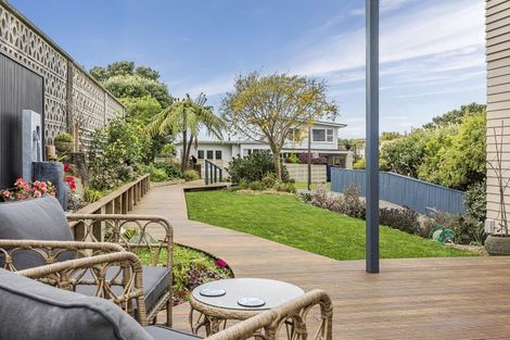 Photo of property in 22 Kingston Heights Road, Kingston, Wellington, 6021