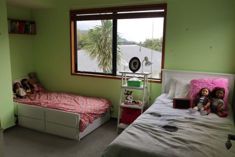 Photo of property in 62a Saint Johns Terrace, Tawa, Wellington, 5028