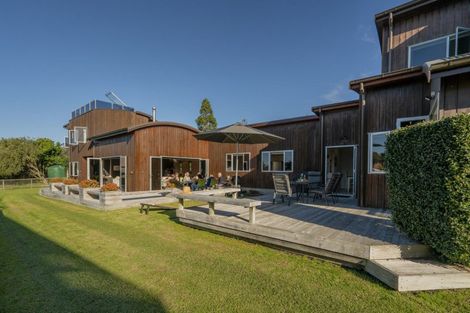 Photo of property in 17 Hahei Beach Road, Hahei, Whitianga, 3591