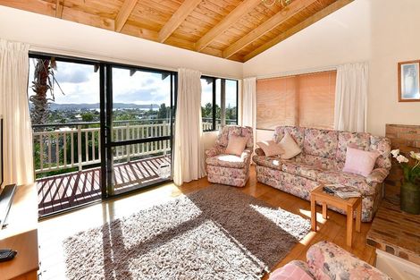 Photo of property in 148 Red Beach Road, Red Beach, 0932