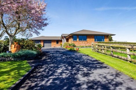 Photo of property in 274 Richmond Road, Lepperton, New Plymouth, 4373