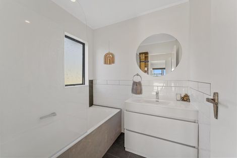 Photo of property in 5 Freyberg Crescent, Waikanae Beach, Waikanae, 5036