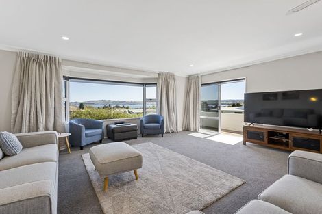 Photo of property in 2 Golders Place, Richmond Heights, Taupo, 3330