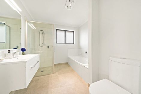 Photo of property in 10 Te Paahi Avenue, Waiuku, 2123