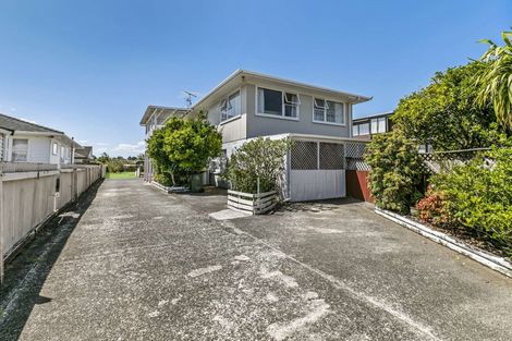 Photo of property in 11 Domain Road, Weymouth, Auckland, 2103