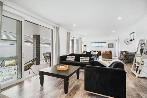 Photo of property in 18 Maturiki Drive, One Tree Point, 0118