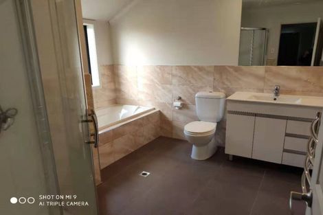 Photo of property in 1/2 Swan Hill Drive, Glen Eden, Auckland, 0602